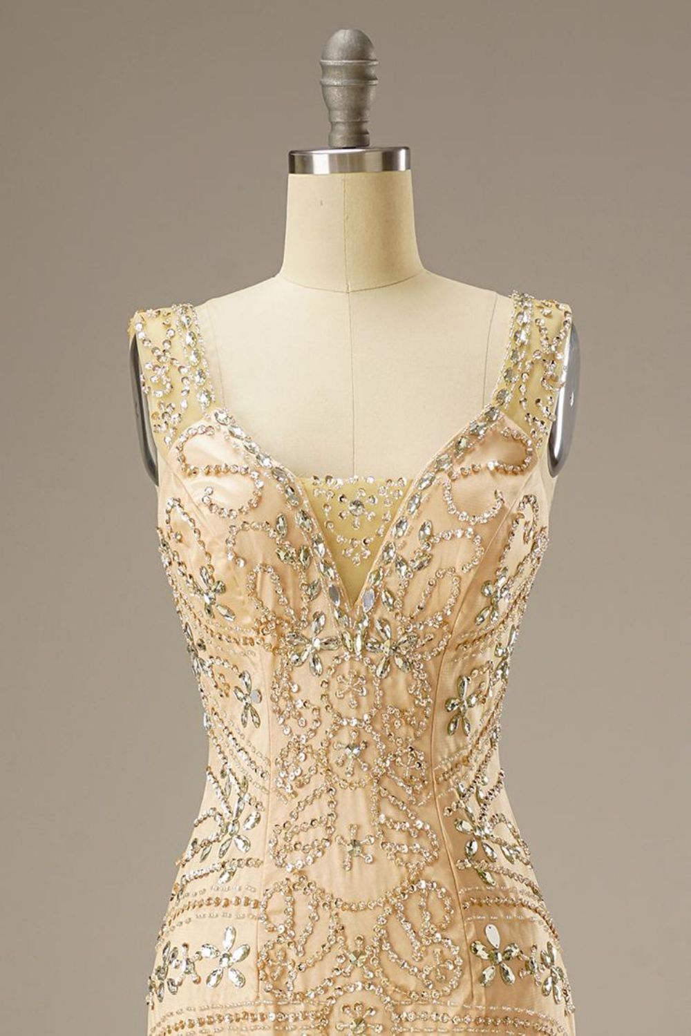 Vestido largo con cola de sirena y corsé en la espalda con cuentas de Weitese